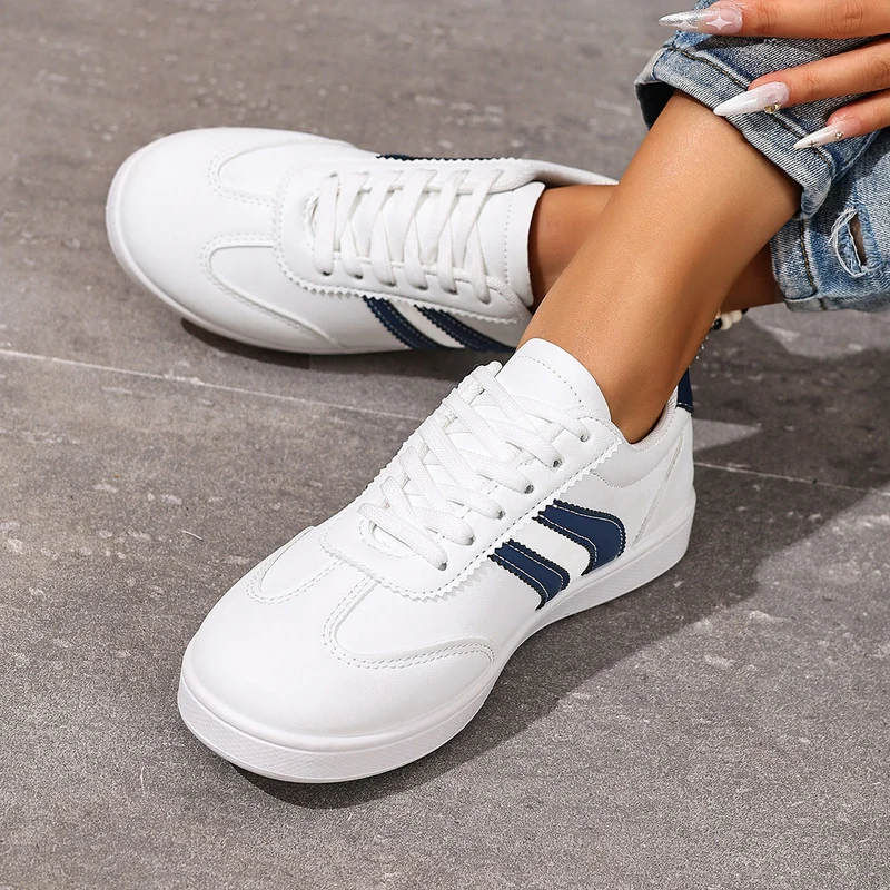 Damen Sportliche Sneakers mit modischen Designelementen