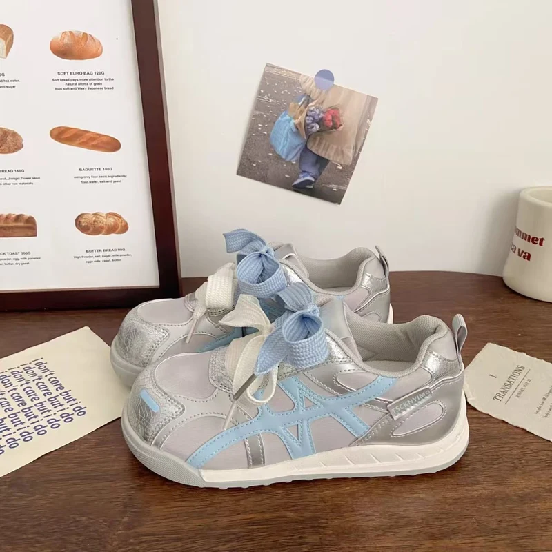 Damen Sportliche Sneakers mit verspielten Schnürdetails und modischem Obermaterial