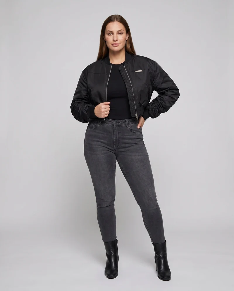 Damen kurz geschnittene Bomberjacke mit voluminösen Ärmeln und modernen Details