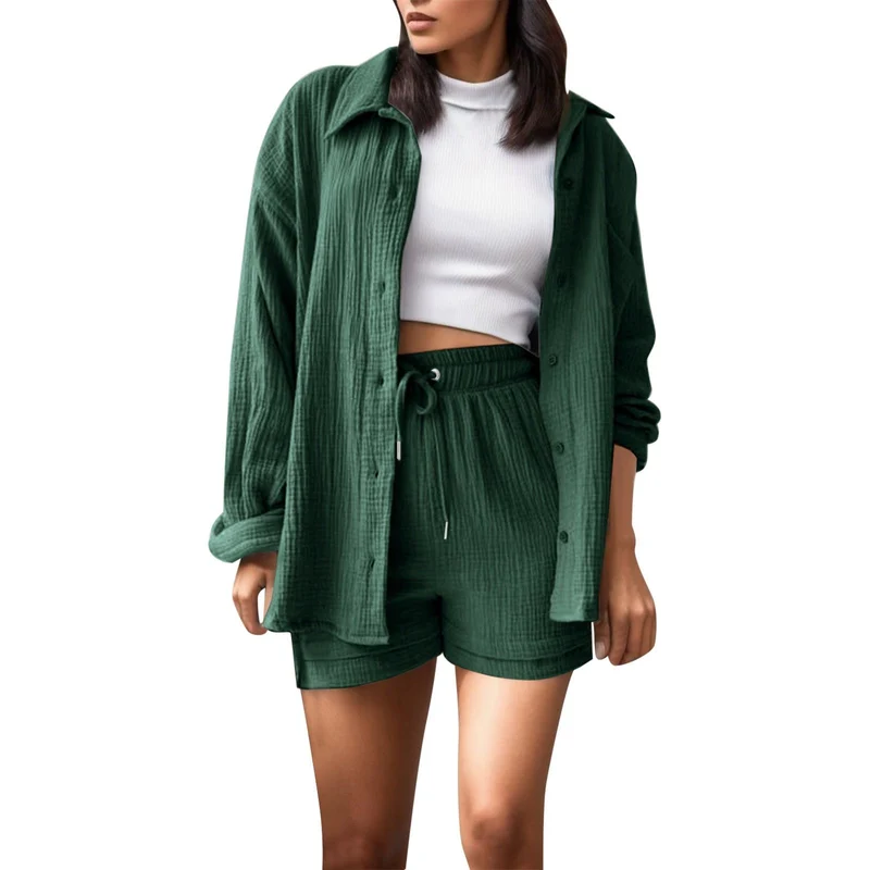 Damen lässiges Sommeroutfit bestehend aus Kurzarmbluse und bequemen Shorts Nord Taschen