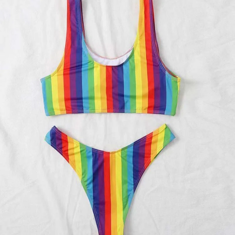 Damen Triangel-Bikini mit verstellbaren Trägern und buntem Streifenmuster Nord Taschen