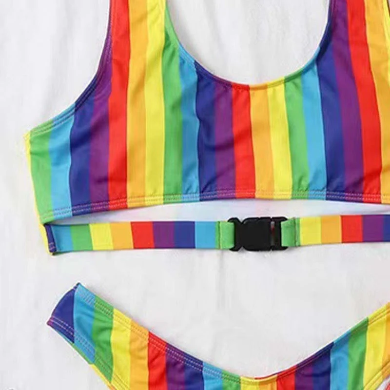 Damen Triangel-Bikini mit verstellbaren Trägern und buntem Streifenmuster Nord Taschen