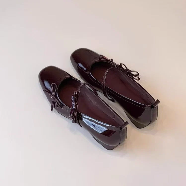 Damen Ballerinas mit elegantem Riemenverschluss und glänzender Oberfläche
