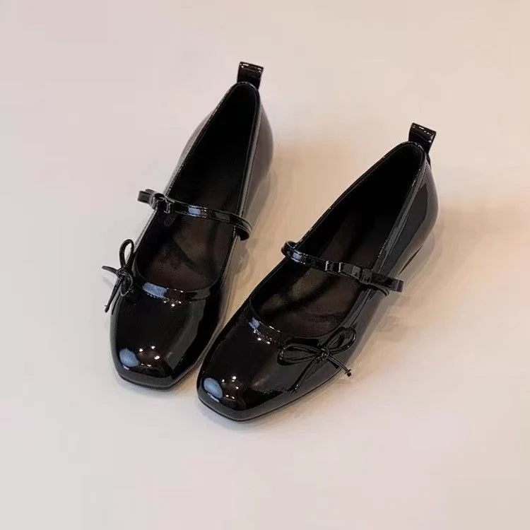 Damen Ballerinas mit elegantem Riemenverschluss und glänzender Oberfläche