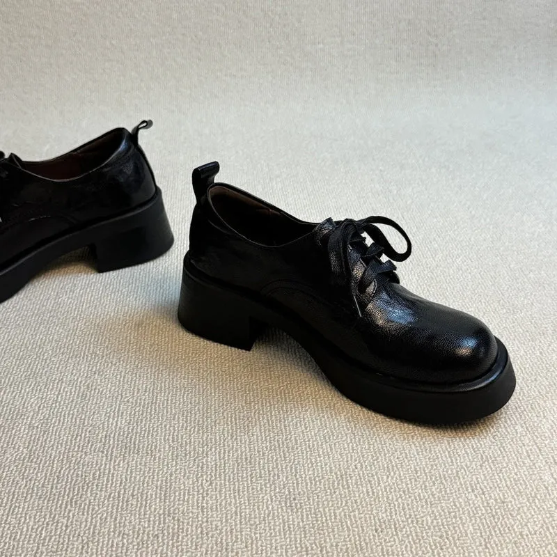 Damen Klassische Schnürschuhe mit robustem Plateau und eleganter Lederoberfläche