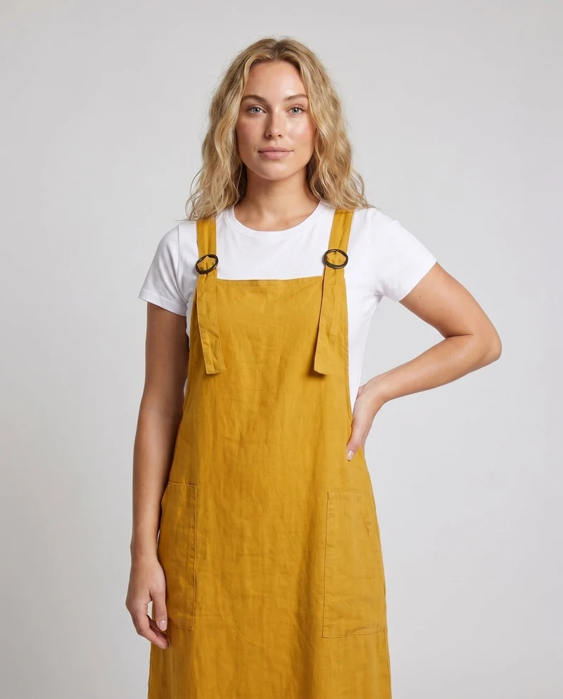 Damen Leinen-Latzkleid mit praktischen Taschen und verstellbaren Trägern