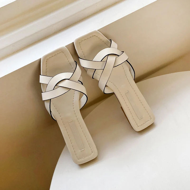 Damen elegante Riemensandalen mit modernem Kreuzdesign und flacher Sohle
