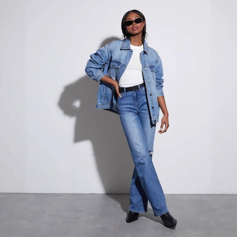Damen Oversized Denimjacke im lässigen Schnitt mit aufgesetzten Taschen