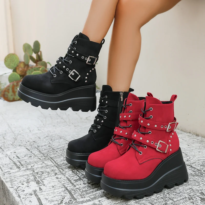 Damen Wedge-Stiefel mit modischen Schnallen und robustem Plateau