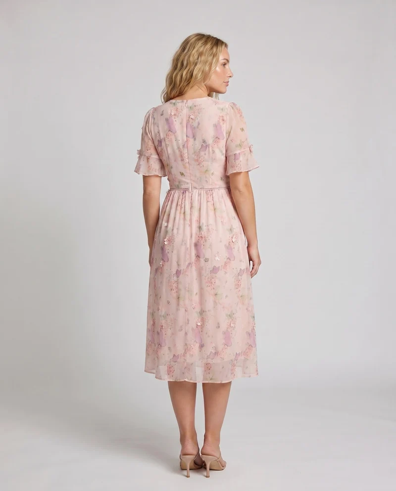 Damen Maxikleid mit zarten Rüschen und floralem Motiven