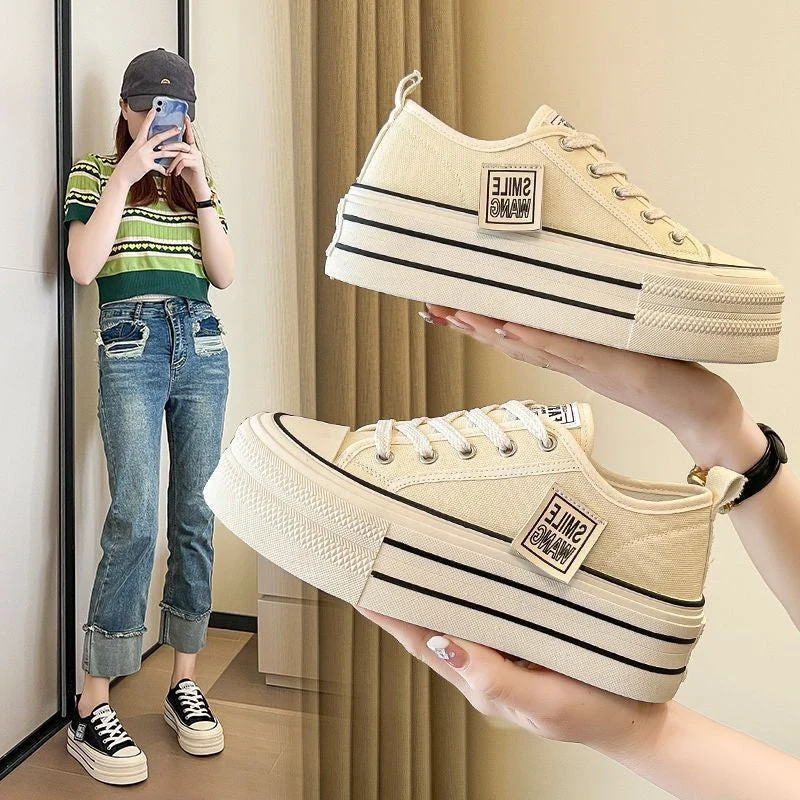 Damen Plateau-Sneaker mit charakteristischem Kontrastdesign und großem Sohlenprofil