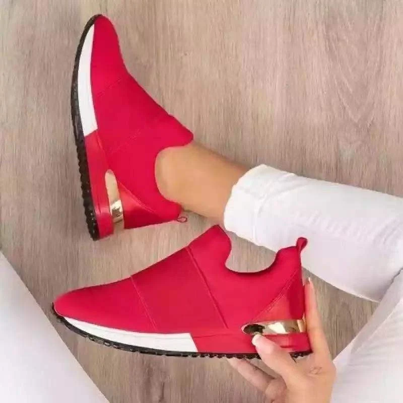 Damen Slip-On Sneakers mit atmungsaktiver Textilkonstruktion und modischem Metallic-Detail