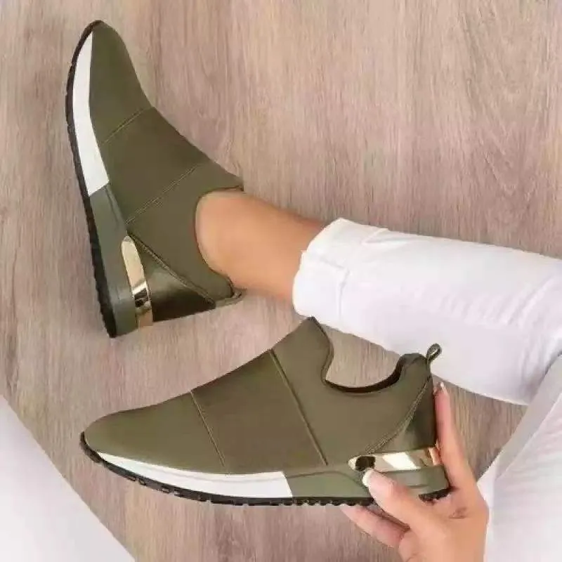 Damen Slip-On Sneakers mit atmungsaktiver Textilkonstruktion und modischem Metallic-Detail