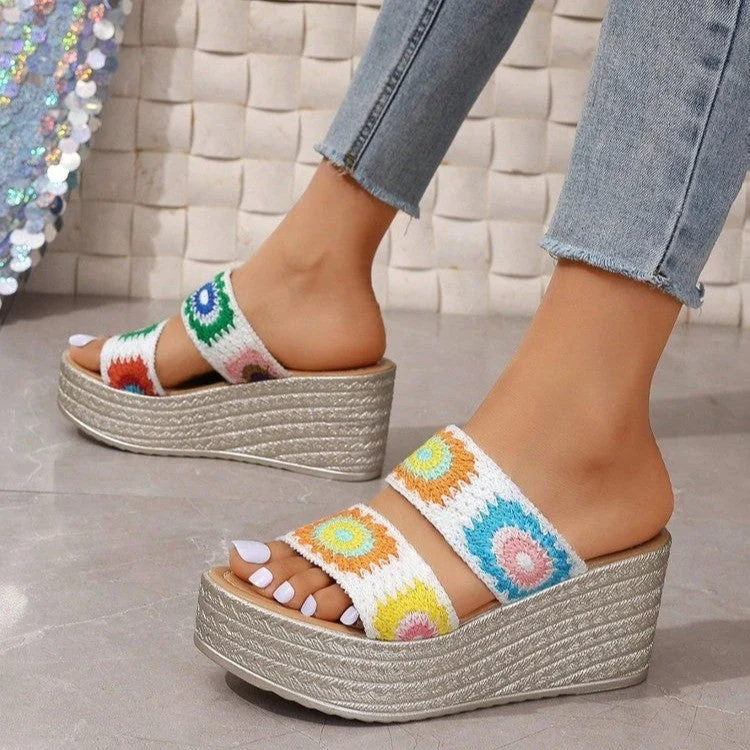 Damen Hochwertige Plateau-Sandalen mit buntem Stickdesign und komfortablem Fußbett