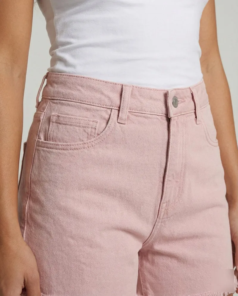 Damen nan hochgeschnittene Denim-Shorts mit ausgefranstem Doppelstufen-Saum und taillenbetonter Passform