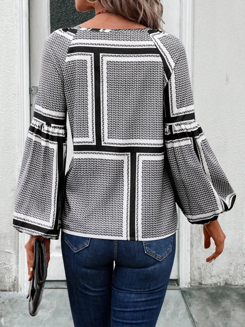 Damen Bluse mit eleganten Rüschendetails und modernem Muster