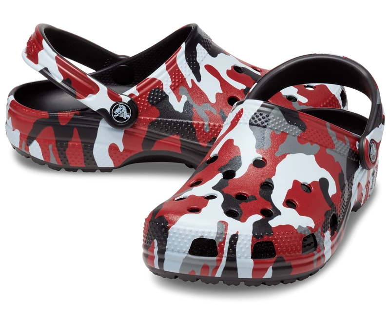 Crocs Klassischer, bedruckter Unisex-Camouflage-Clog – Schwarz / Rot