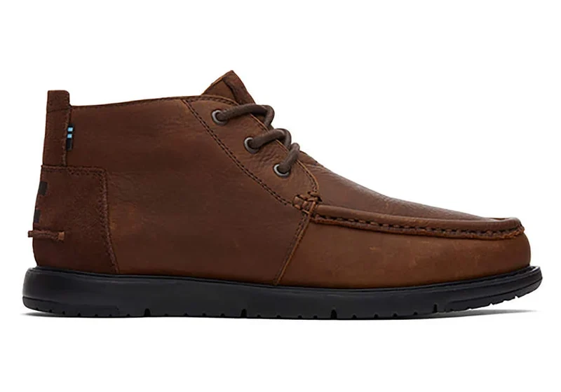 TOMS Wasserabweisender Navi Chukka-Stiefel für Herren aus Leder – Chicory Brown