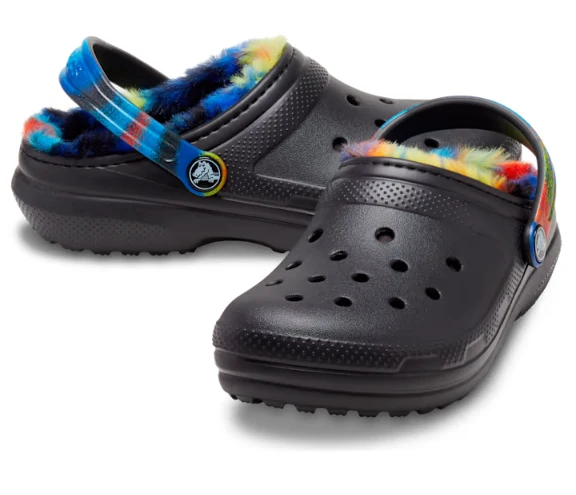 Crocs Klassischer, gefütterter Spray-Dye-Clog für Kinder – Schwarz