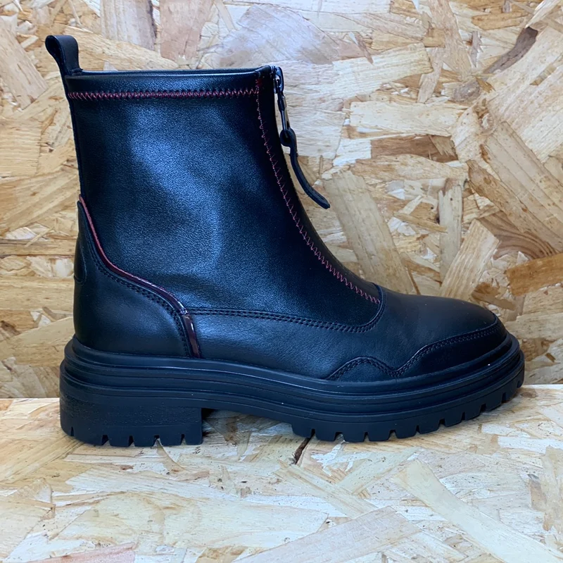 Carmela Modische Damen-Stiefelette aus Leder – Schwarz