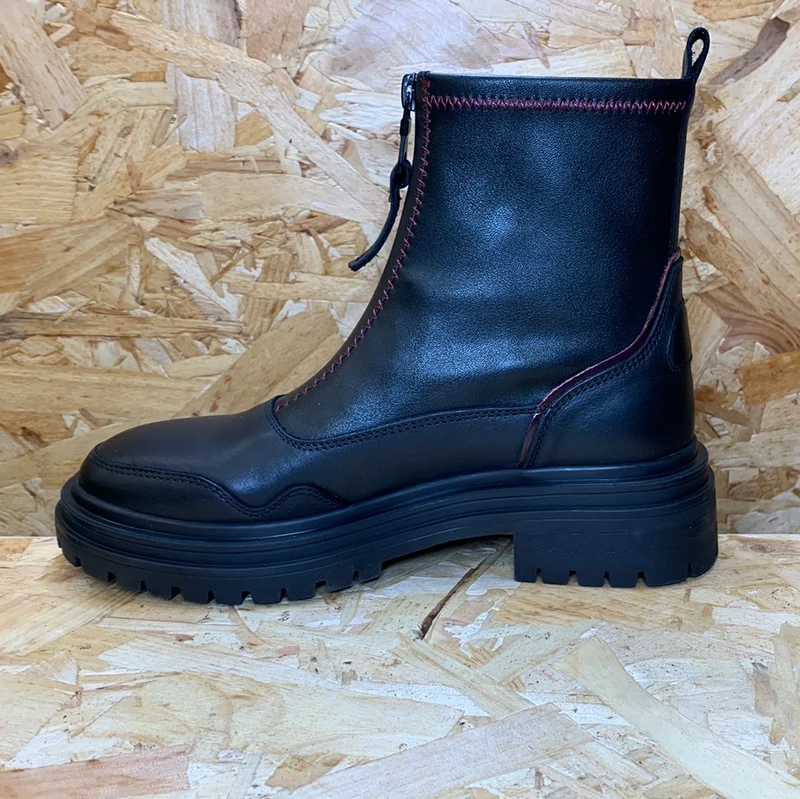 Carmela Modische Damen-Stiefelette aus Leder – Schwarz