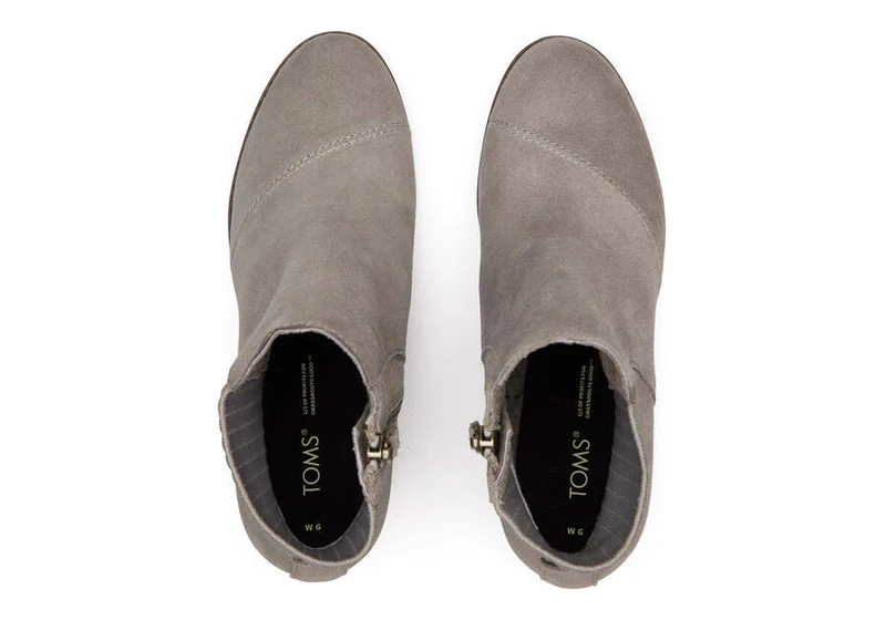 TOMS Damen-Stiefelette „Sadie“ aus Wildleder mit Keilabsatz – Grau