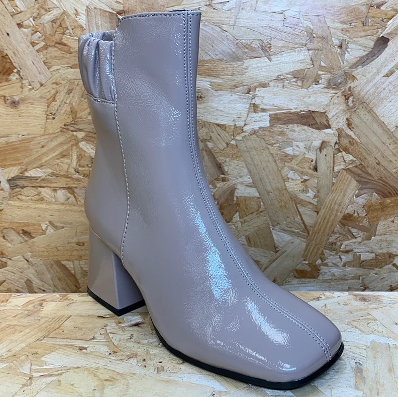 S. Oliver Damen Fashion Patent Ankle Boot mit Absatz - Taupe