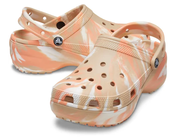 Crocs Klassischer Unisex-Plateau-Marmor-Clog – Chai / Multi