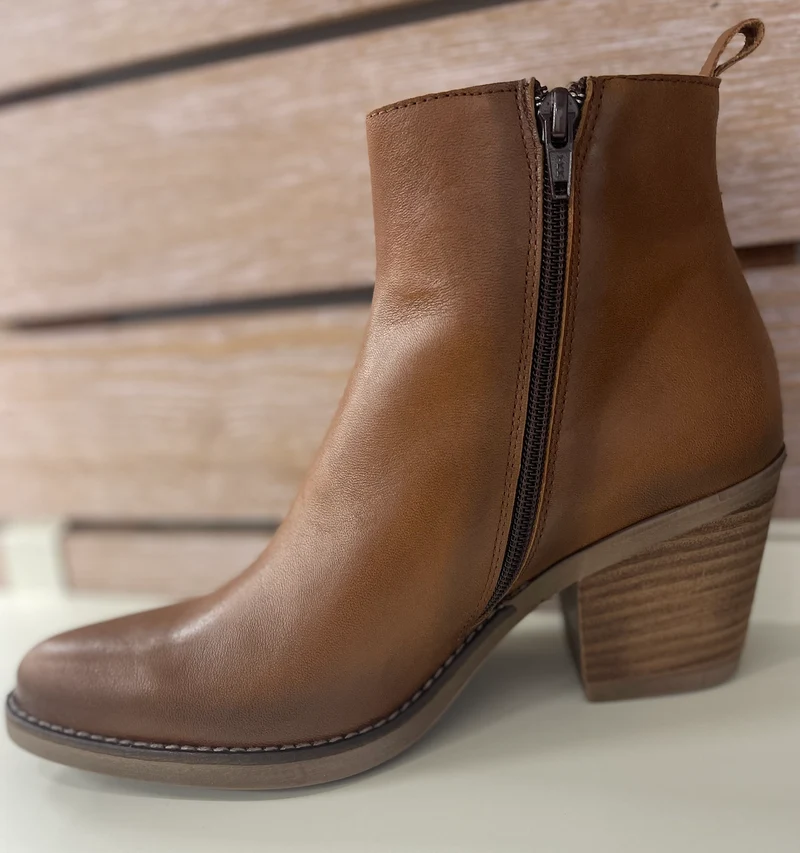 Patricia Millar Damen-Stiefelette aus Leder mit Blockabsatz - Hellbraun