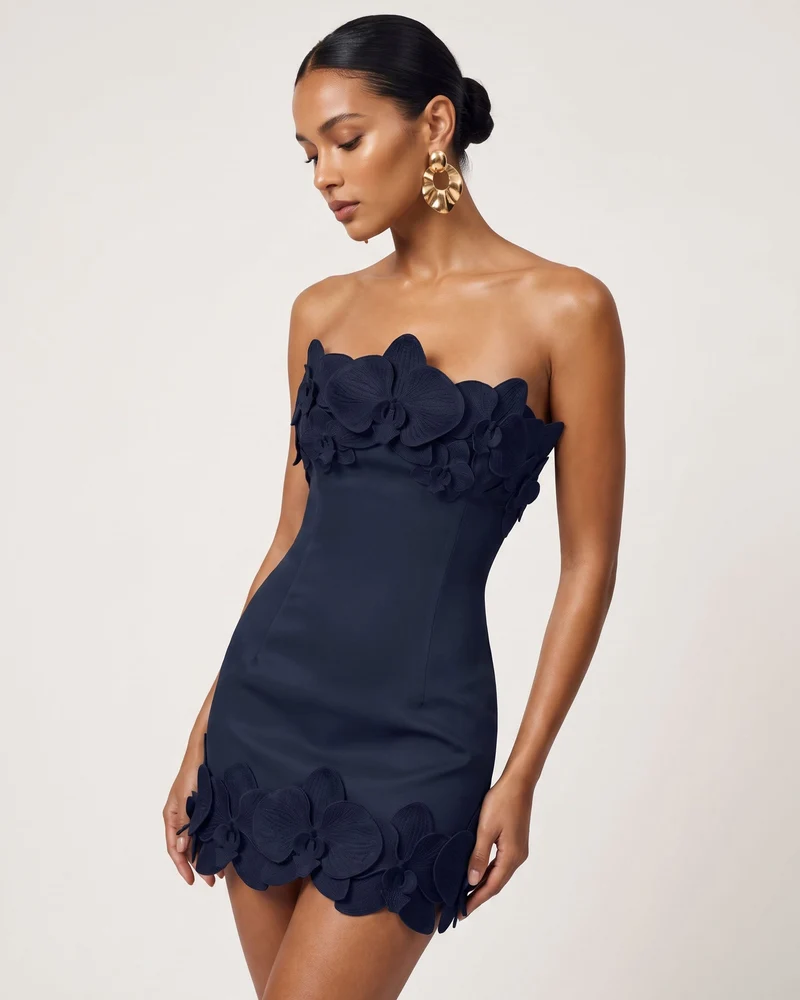 Trägerloses Minikleid mit Orchideen-Besatz – Dunkelblau