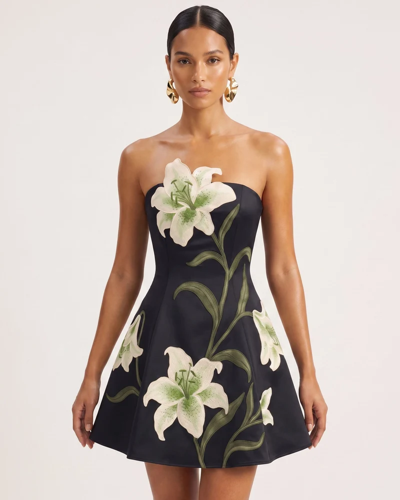 Lily Trägerloses A-Linien-Minikleid mit Blumenmuster - Schwarz