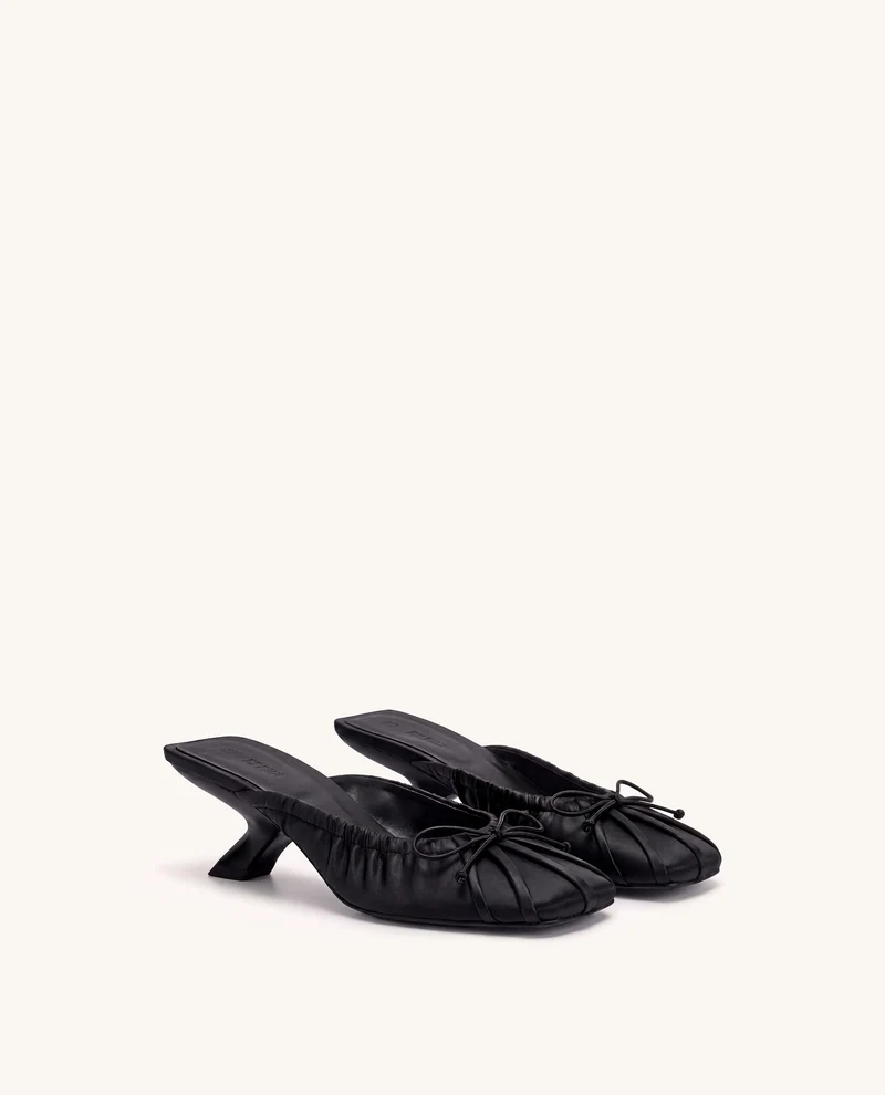 Solenne Geraffte Satin-Mules mit Schleife – Schwarz