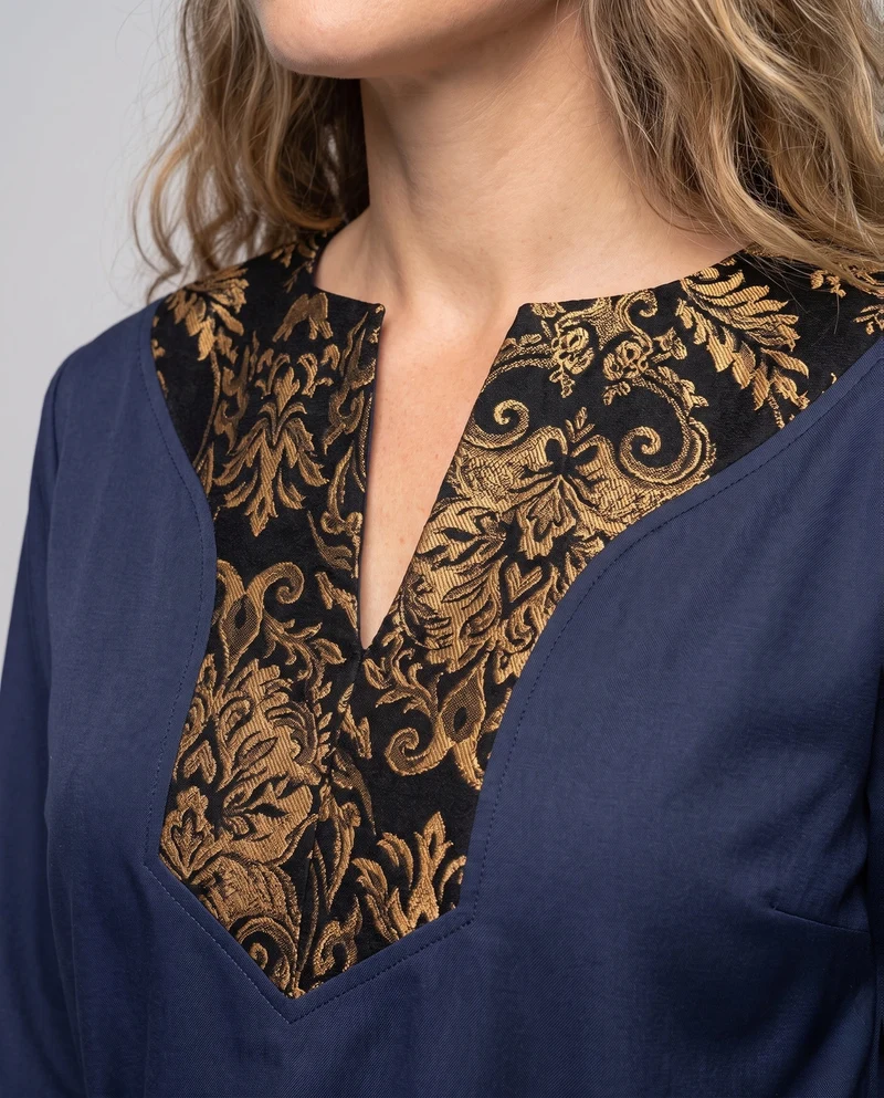 Elegante Damenkaftan mit aufwendigen Verzierungen und Gürtel Details Nord Taschen