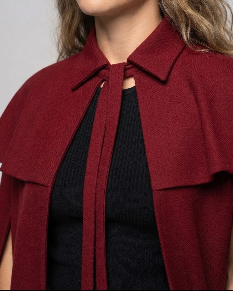 Damen elegante Kapuzencape mit schwingenden Ärmeln und Taillenauschnitten Nord Taschen