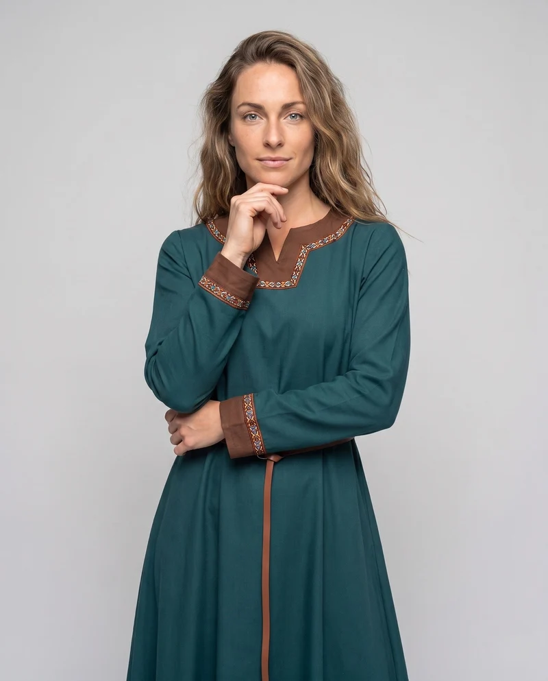 Damen elegantes Maxikleid mit ethnischen Verzierungen und Bindegürtel Nord Taschen