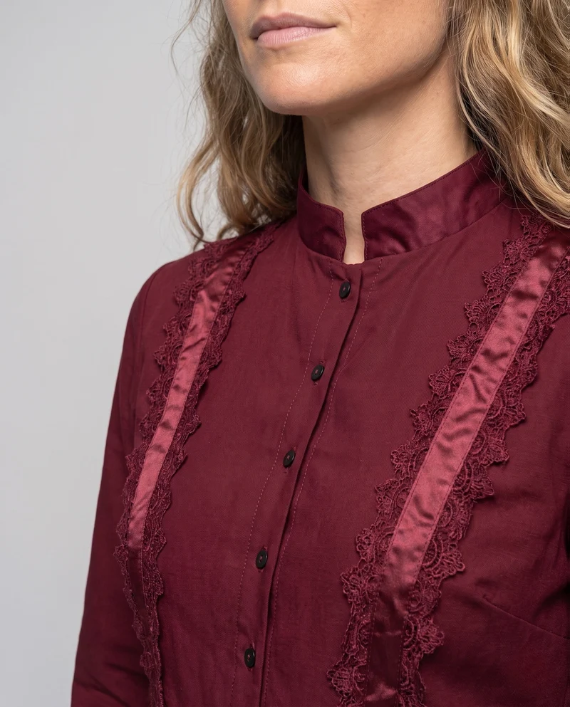 Frauen Elegante Maxi Kleid mit Floral Spitze Verzierungen und Maßgeschneidert Schnitt Nord Taschen