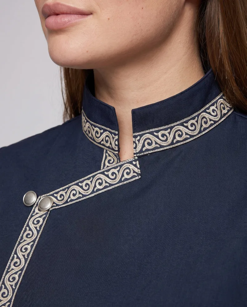 Damen historisches Kostümkleid mit aufwendigen Verzierungen und Gürtel Nord Taschen