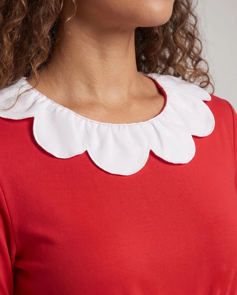 Frauen Elegantes Kleid mit Rüschendetails und Kontrastkragen Nord Taschen