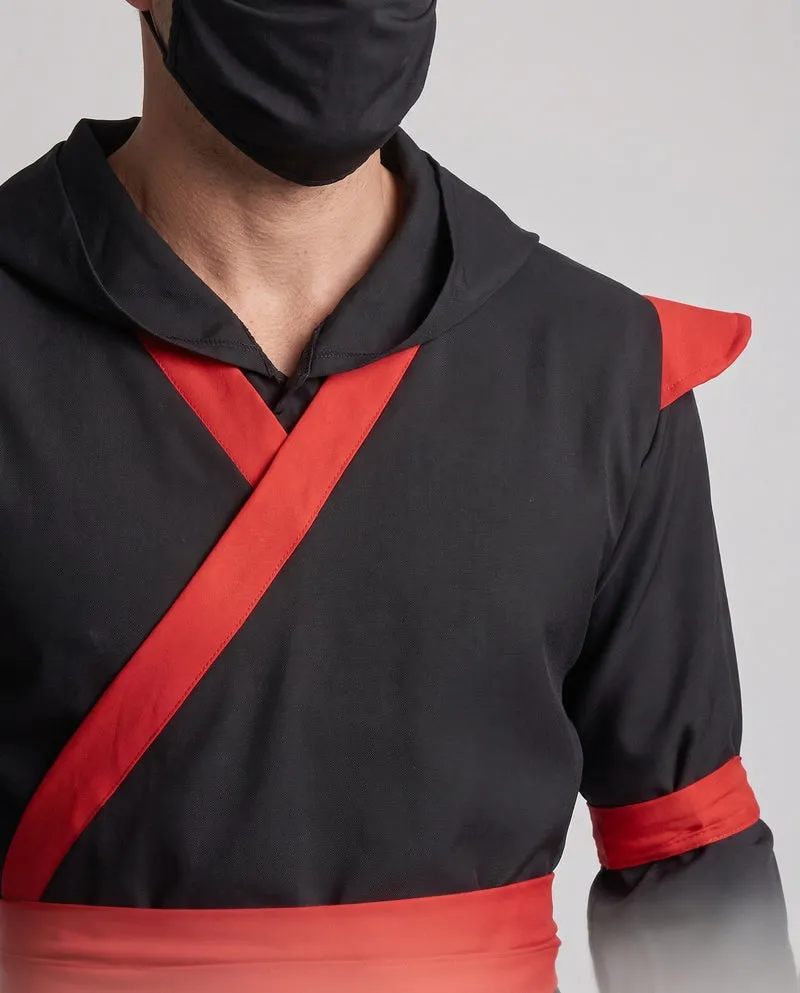 Männer Ninja Kostüm mit Kapuze und verzierten Riemen Nord Taschen