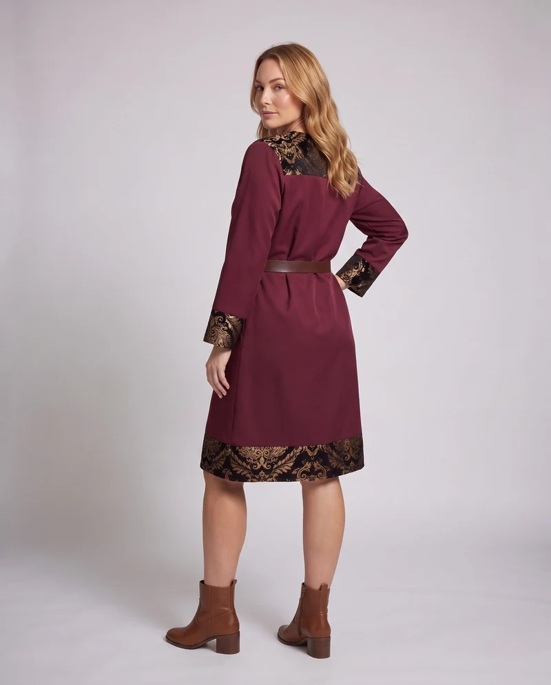 Frauen elegantes Langarmkleid mit künstlerischer Verzierungen und passendem Gürtel Nord Taschen