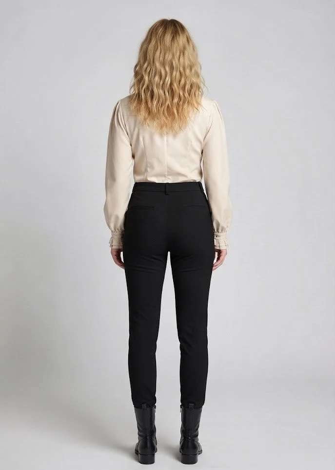 Damen Elegante Rüschenshirt mit hochwertiger Spitze und maßgeschneidertem Schnitt Nord Taschen