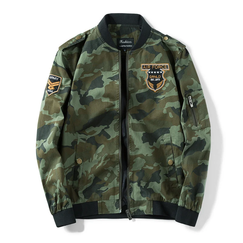 Herren Camouflage Bomberjacke im Military‑Style mit Patch‑Applikationen, Ärmeltasche und Rippenbündchen Nord Taschen