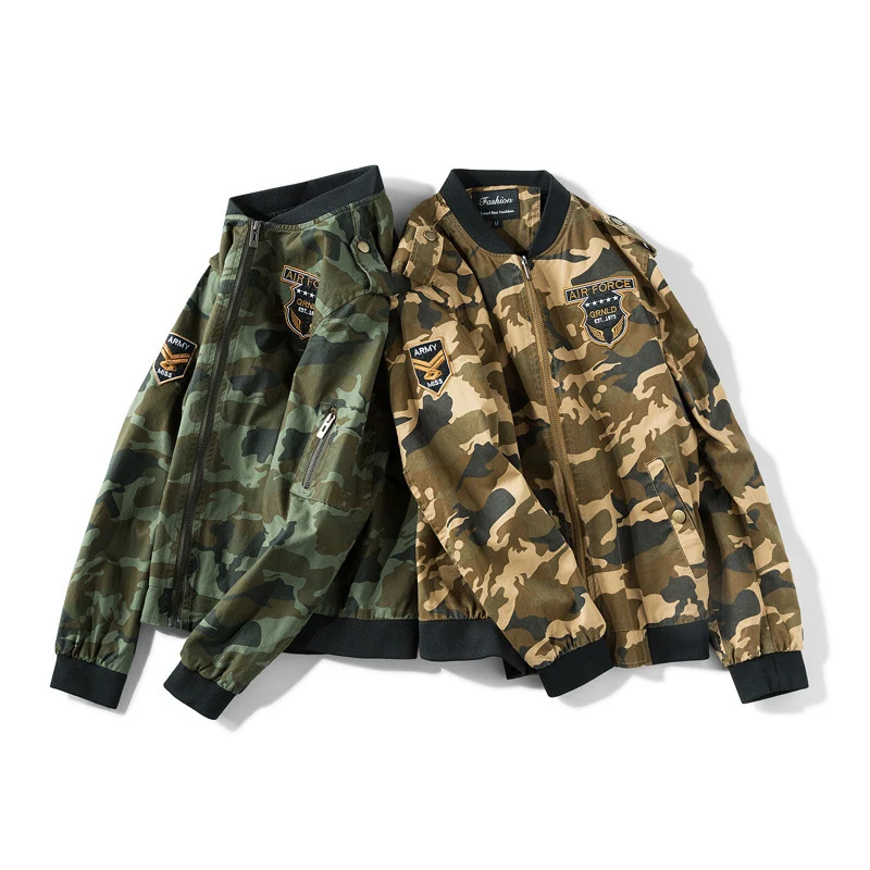 Herren Camouflage Bomberjacke im Military‑Style mit Patch‑Applikationen, Ärmeltasche und Rippenbündchen Nord Taschen