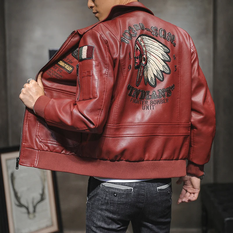 Herren Bomberjacke im Piloten-Look aus Lederimitat mit aufgesetzten Patches und Multifunktions-Taschen Nord Taschen