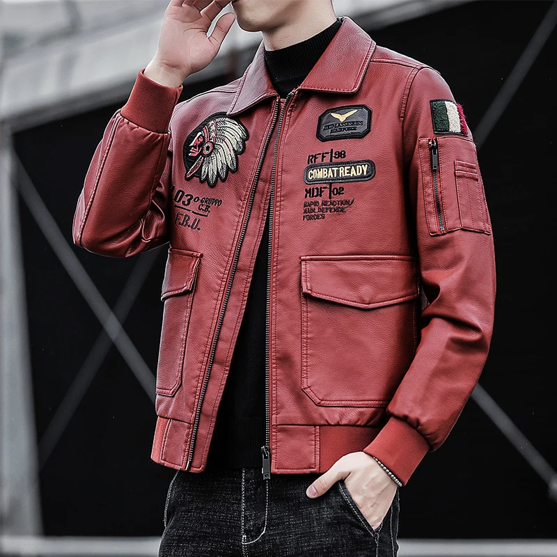 Herren Bomberjacke im Piloten-Look aus Lederimitat mit aufgesetzten Patches und Multifunktions-Taschen Nord Taschen