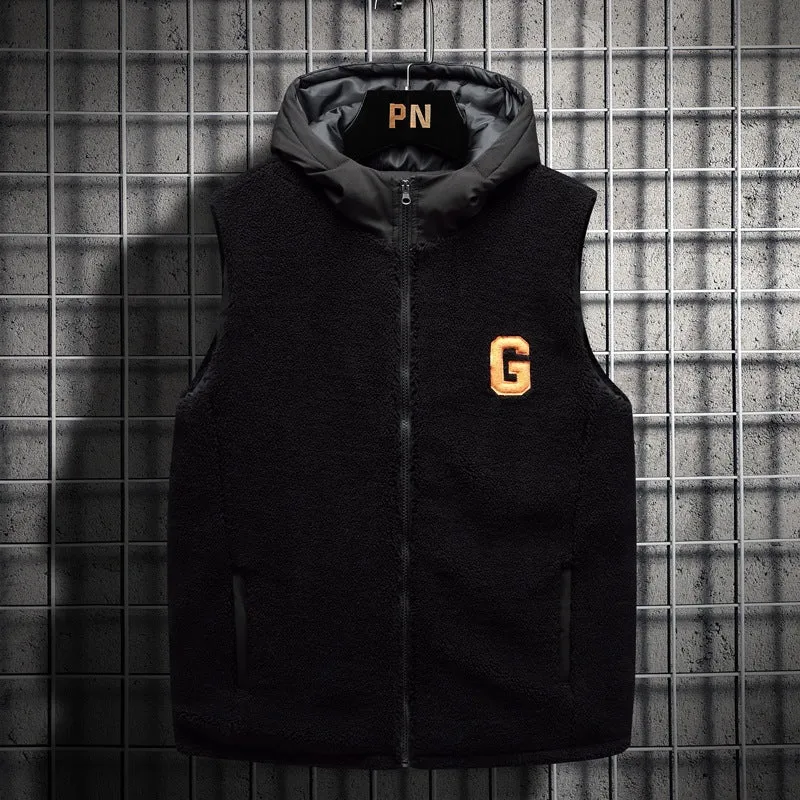 Herren Wattierte Teddy-Fleece-Weste mit Kapuze, durchgehendem Reißverschluss und Letter-Patch Nord Taschen