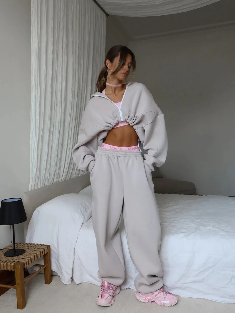 Damen kurzes Oversize-Scuba-Zip-Hoodie mit Tunnelzug und figurformender High-Waist-Jogginghose Nord Taschen