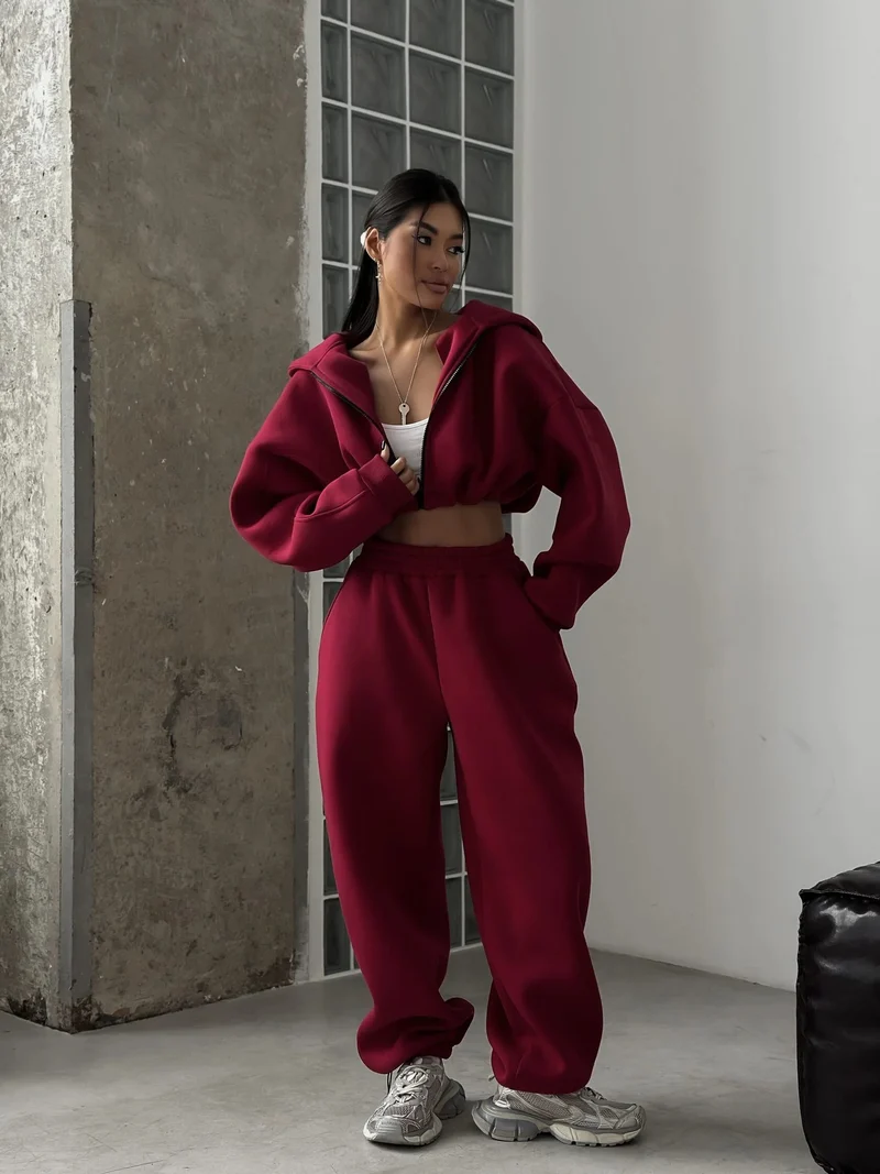 Damen kurzes Oversize-Scuba-Zip-Hoodie mit Tunnelzug und figurformender High-Waist-Jogginghose Nord Taschen