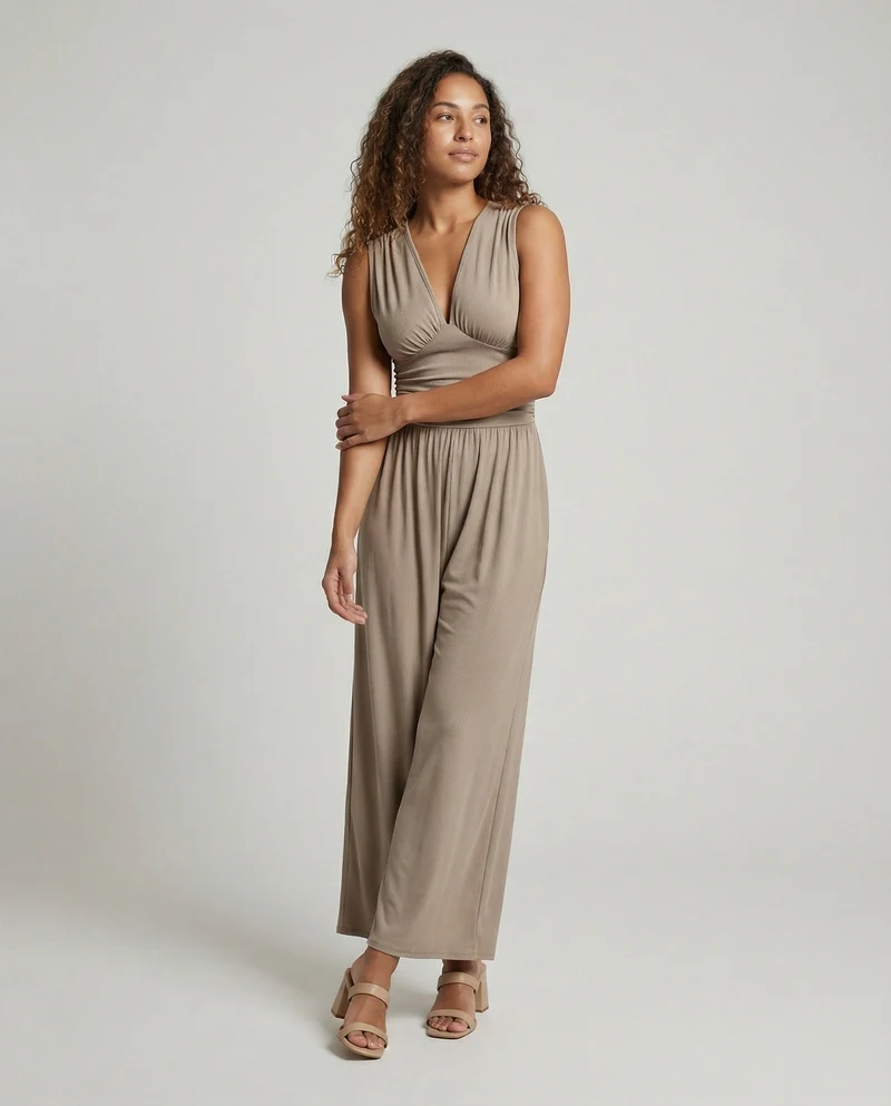 Damen Jumpsuit mit schickem V-Ausschnitt und weitem Bein - Arvani
