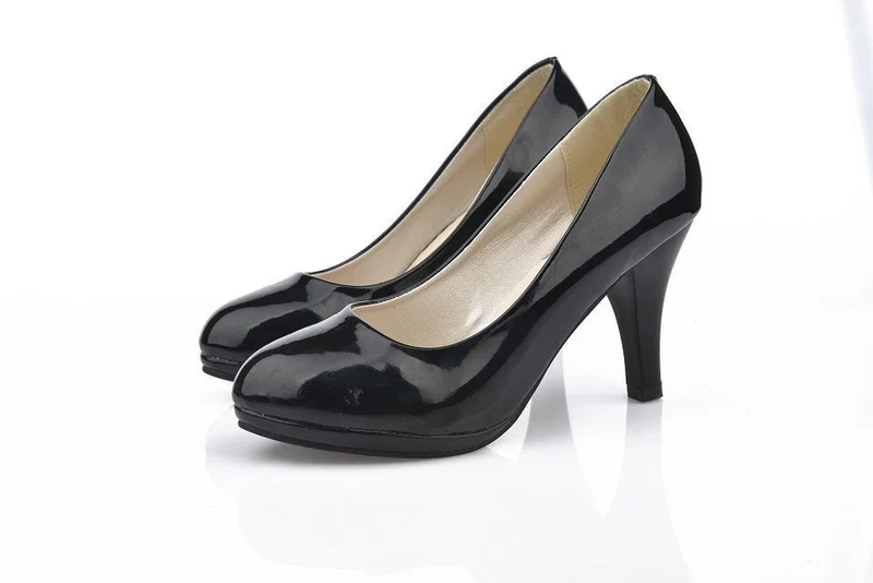 Damen elegante Hochglanz-Pumps mit bequemem Innenfutter und stabilem Blockabsatz